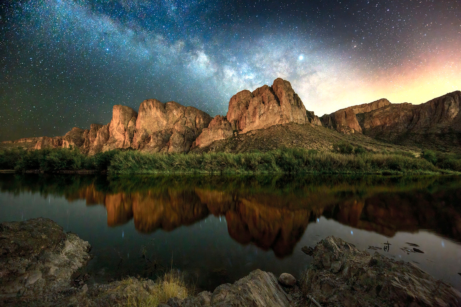 Salt River under the center of the MilkyWay